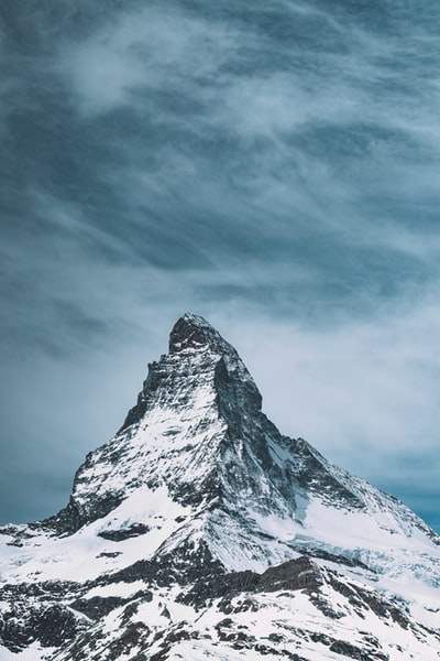 白昼雪山
